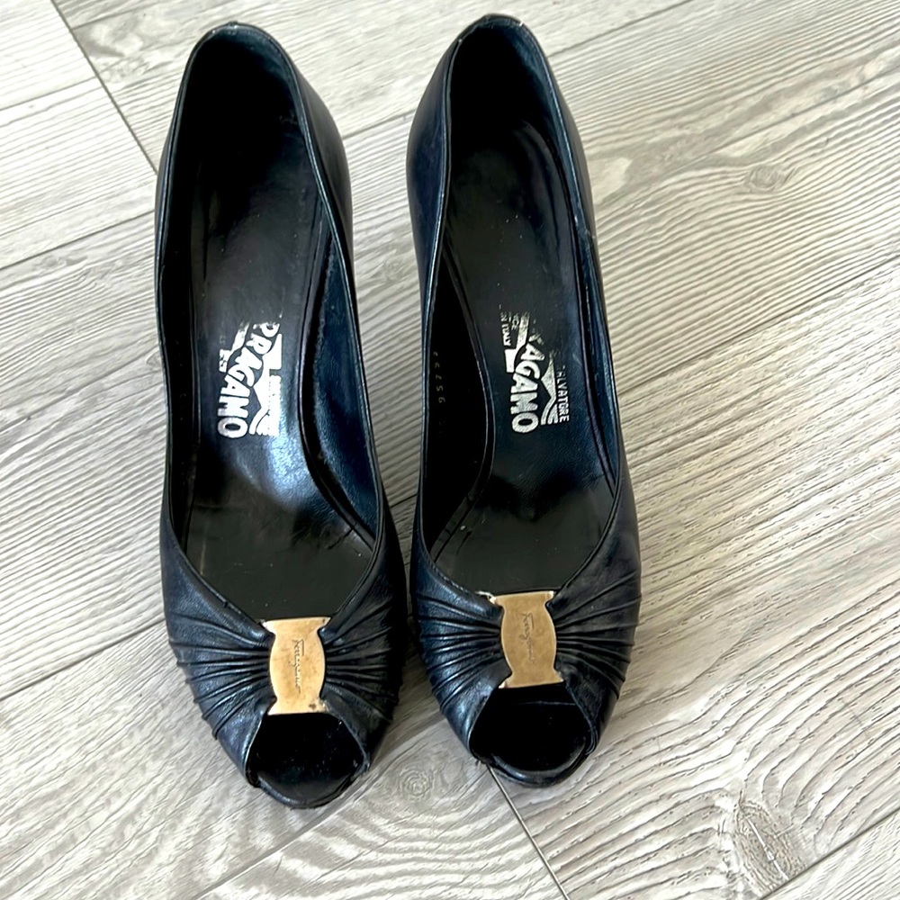 Salvatore Ferragamo!!! Vintage Black Leather Peep Toe Pumps Size 6.5!!!